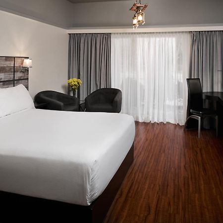 Samuels Boutique Hotel Годерич Экстерьер фото
