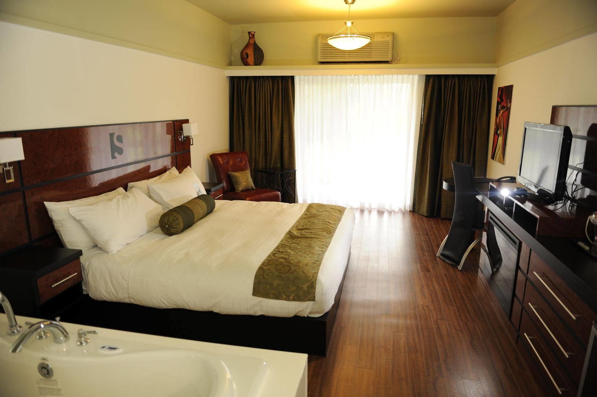 Samuels Boutique Hotel Годерич Экстерьер фото